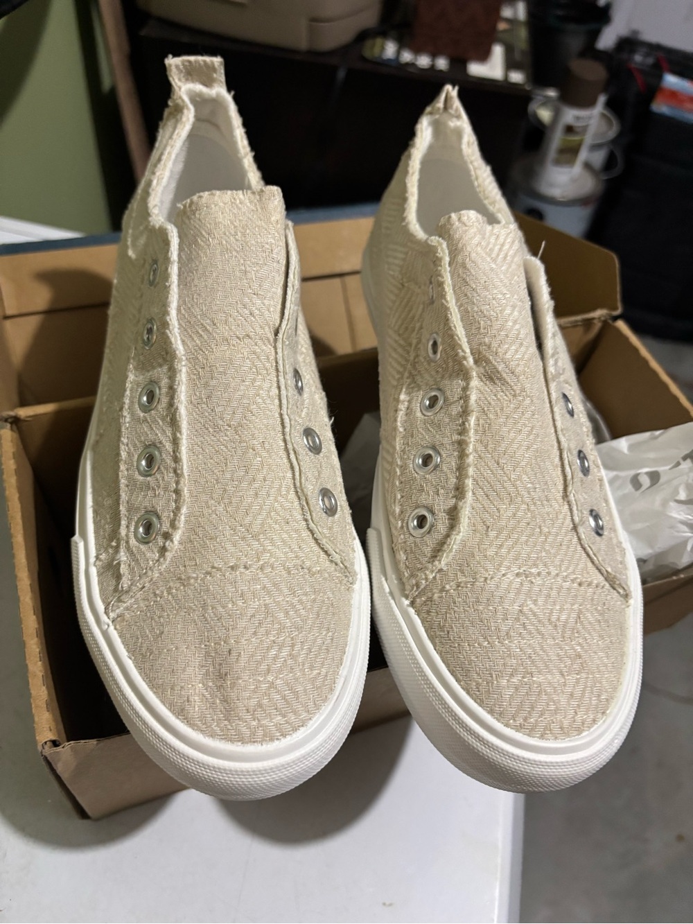 Casual Slip-On Women's Sneakers - Cream Canvas - Picture 3 of 6